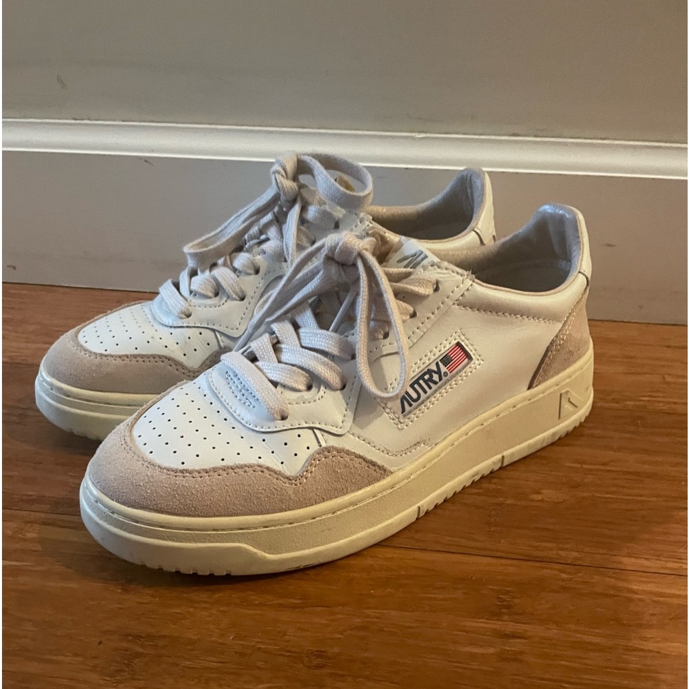 Autry Women's White & Beige Low-Top Sneakers